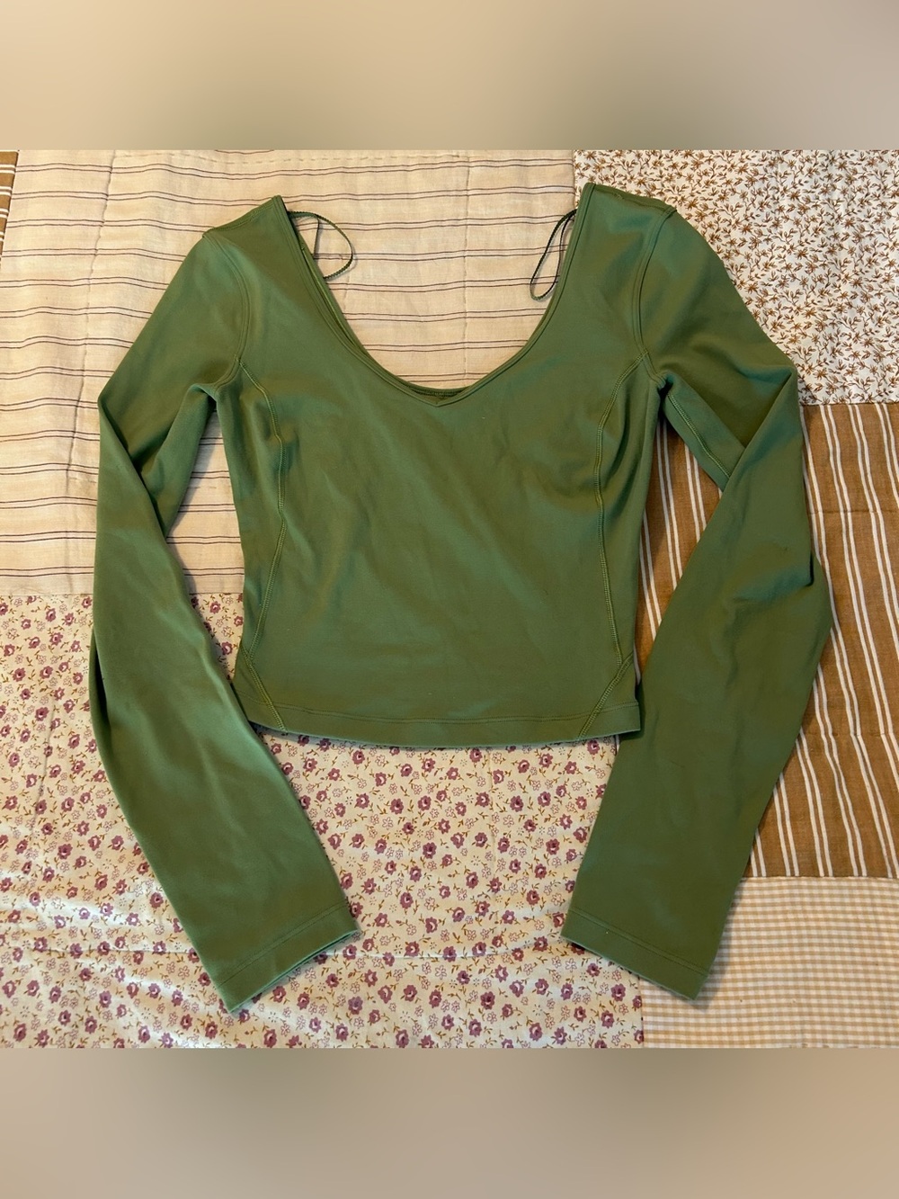 Women’s green lululemon crop long sleeve top size small